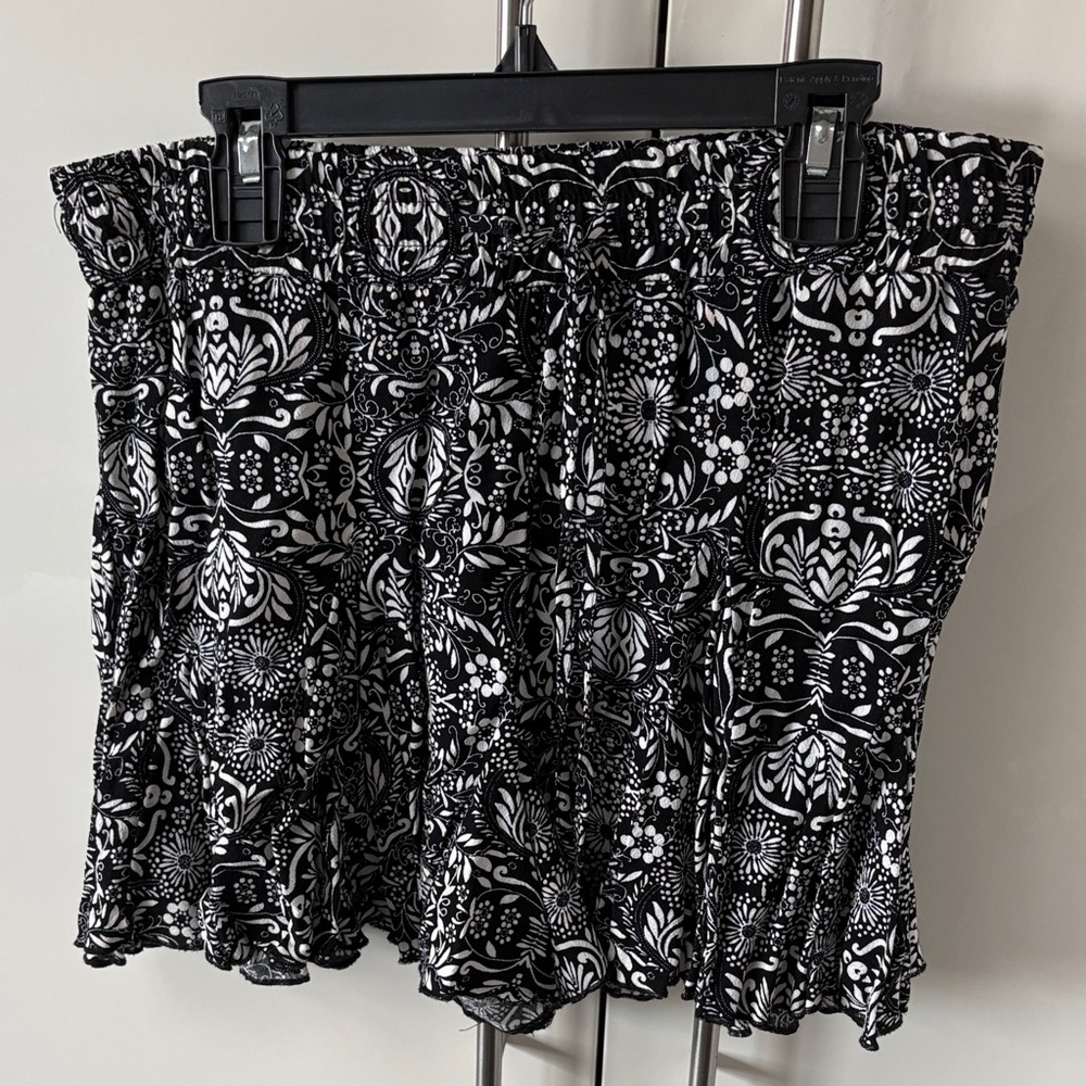Zara Black and White Smocked Waist Women's Shorts L